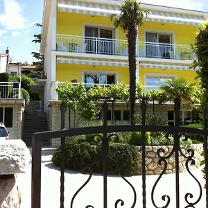  Apartment & Marina
